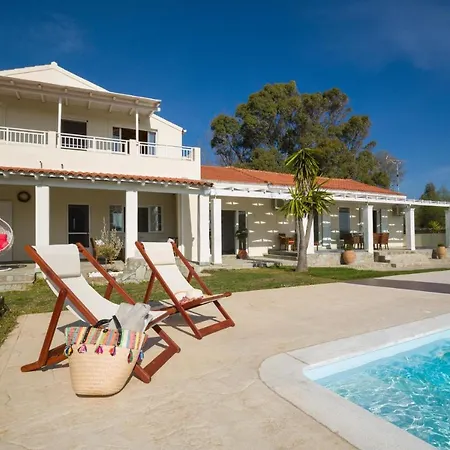 Villa Sleeps 6 Pool Air Con Wifi *