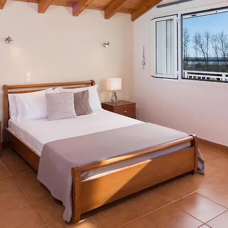 Sleeps 6 Pool Air Con Wifi Villa Halikounas