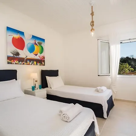 Sleeps 6 Pool Air Con Wifi *
