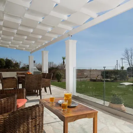 Sleeps 6 Pool Air Con Wifi Villa