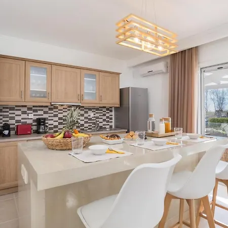 Sleeps 6 Pool Air Con Wifi Villa