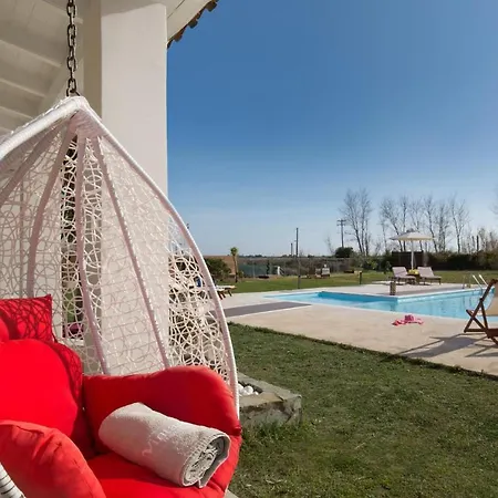 Sleeps 6 Pool Air Con Wifi * Halikúnasz
