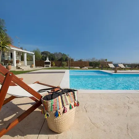 Sleeps 6 Pool Air Con Wifi Halikúnasz