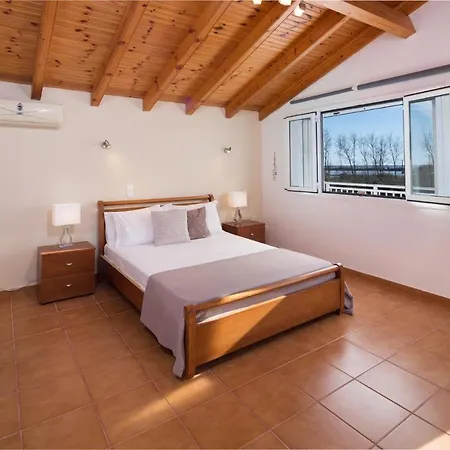 Sleeps 6 Pool Air Con Wifi Halikúnasz