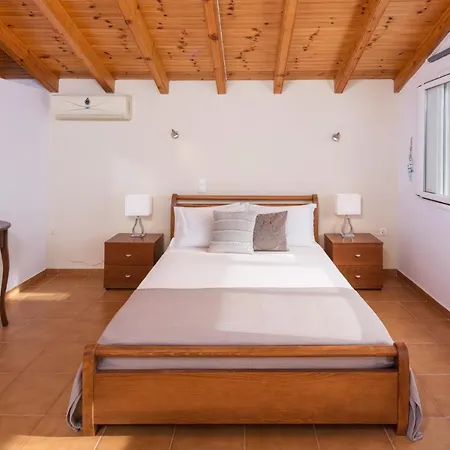 Sleeps 6 Pool Air Con Wifi *