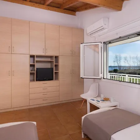 Sleeps 6 Pool Air Con Wifi Halikúnasz
