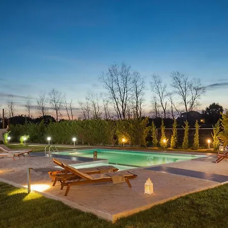 Sleeps 6 Pool Air Con Wifi *
