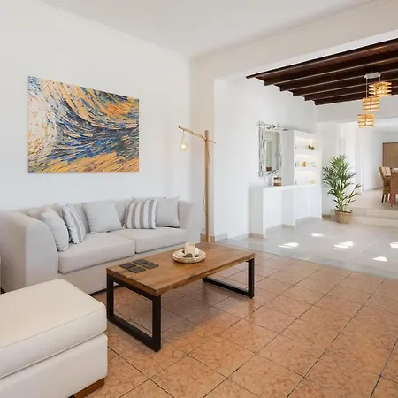 Villa Sleeps 6 Pool Air Con Wifi