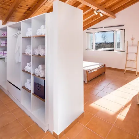 Villa Sleeps 6 Pool Air Con Wifi
