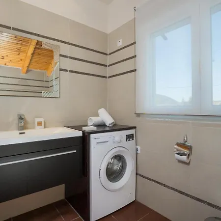 Sleeps 6 Pool Air Con Wifi Villa